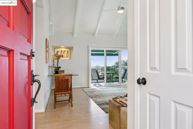 40 Spy Glass Hill, Oakland CA: https://media.crmls.org/mediaz/b525f425-7e7f-47c8-8593-2296a6a42c30.jpg