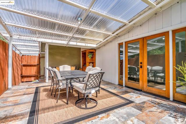 2350 W Shell Ave, Martinez CA: https://media.crmls.org/mediaz/b525ff42-d49b-4f10-b5b3-831ebe54c689.jpg