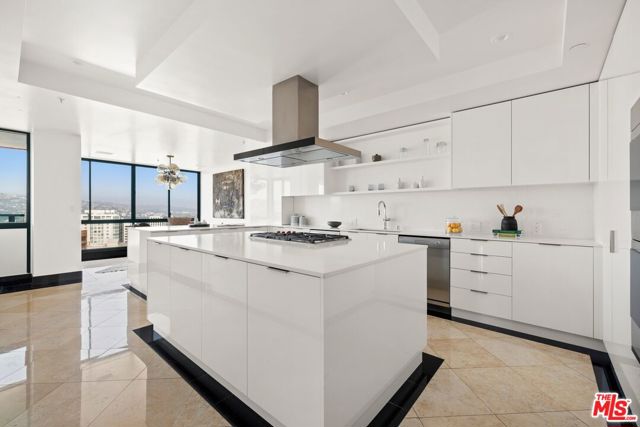 10490 Wilshire Boulevard, Los Angeles CA: https://media.crmls.org/mediaz/b5267f53-00ca-43ac-a9f8-4fdc5a9ed176.jpg