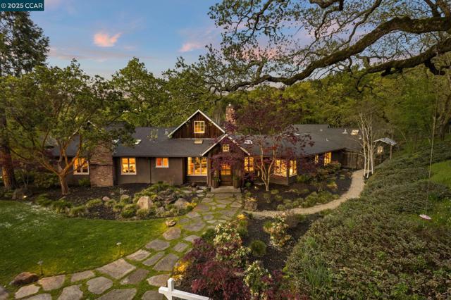 15 Cascade Ln, Orinda CA: https://media.crmls.org/mediaz/b526c069-0f76-4c32-b820-eb0aee1c0c57.jpg
