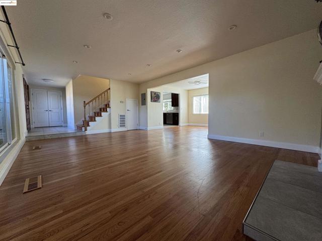 8 Juniper Way, Moraga CA: https://media.crmls.org/mediaz/b5270ea4-53b3-4c3e-adc2-e705d36dc19f.jpg