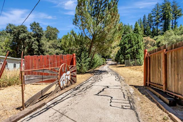 17900 China Grade Road, Boulder Creek CA: https://media.crmls.org/mediaz/b5272f68-4e2e-483d-b3bf-fa8290f3aafd.jpg