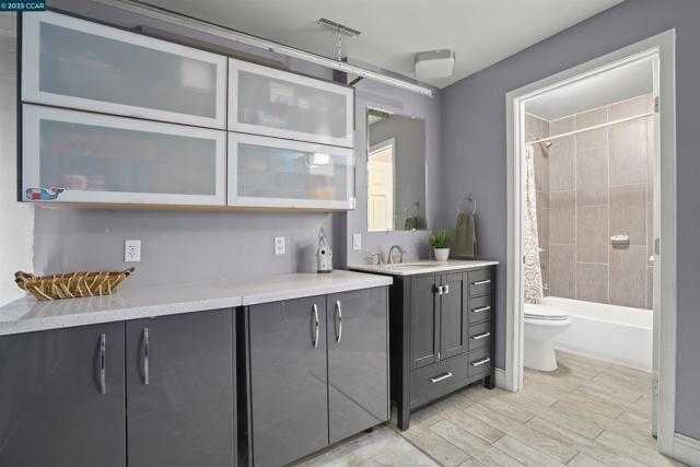 5665 Lewis Way, Concord CA: https://media.crmls.org/mediaz/b527b9bc-e1c2-44ec-b00b-e7a50f7da61b.jpg