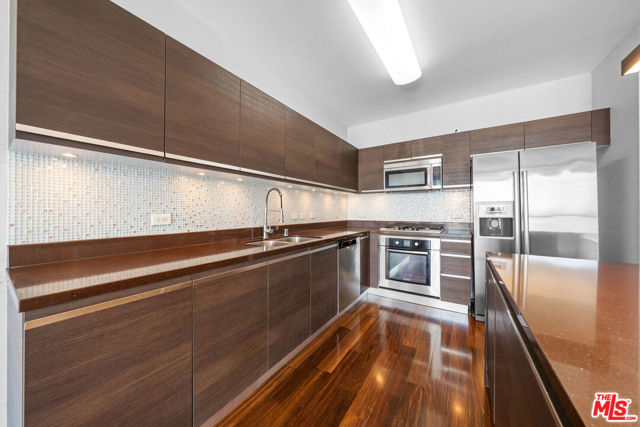 3785 Wilshire Boulevard, Los Angeles CA: https://media.crmls.org/mediaz/b5281f01-ec7b-4643-a50c-bf180c47f83b.jpg