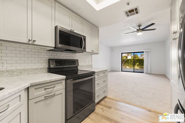 255 S Avenida Caballeros, Palm Springs CA: https://media.crmls.org/mediaz/b5282d88-e414-4809-aa85-5a24f51c36ba.jpg
