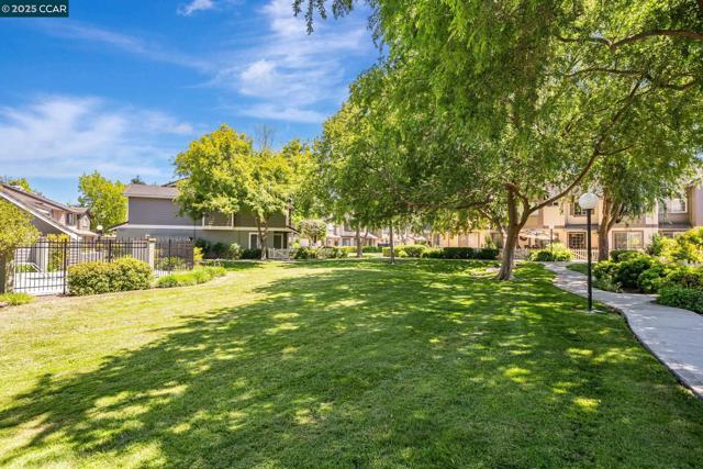 7464 Oxford Cir, Dublin CA: https://media.crmls.org/mediaz/b5286273-551e-41c5-9027-1b1988a5daf3.jpg