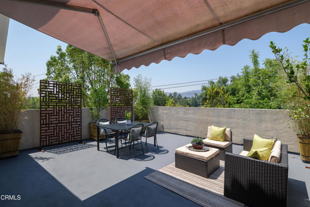 4531 El Camino Corto, La Canada Flintridge CA: https://media.crmls.org/mediaz/b528c27b-9b8e-43af-8e94-8f0a82bf1567.jpg