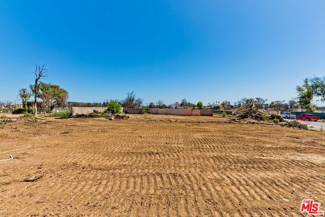 790 Alma Real Drive, Pacific Palisades CA: https://media.crmls.org/mediaz/b528c741-5b9e-48a8-88f0-2c44c213c41a.jpg