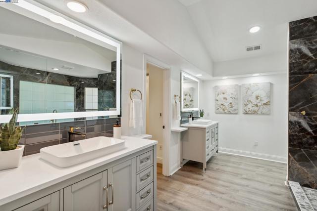 418 Golf Ct, Walnut Creek CA: https://media.crmls.org/mediaz/b5296724-d2c8-40f4-bd8e-d1536dbf80c1.jpg