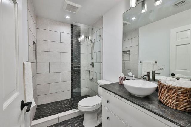 Detail Gallery Image 13 of 19 For 1099 1st #420,  Coronado,  CA 92118 - 2 Beds | 2/1 Baths