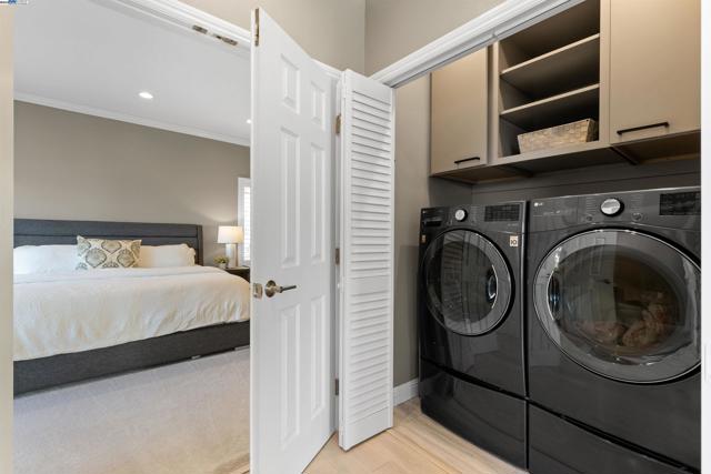 674 Corona Dr, Pacifica CA: https://media.crmls.org/mediaz/b529a288-0f28-4a9c-b3cf-2c829adaac03.jpg