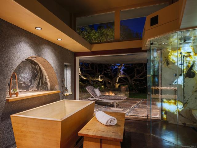 327 Pine Needles Dr, Del Mar CA: https://media.crmls.org/mediaz/b52a9450-8934-4b9e-978a-0ebfe7dd433e.jpg