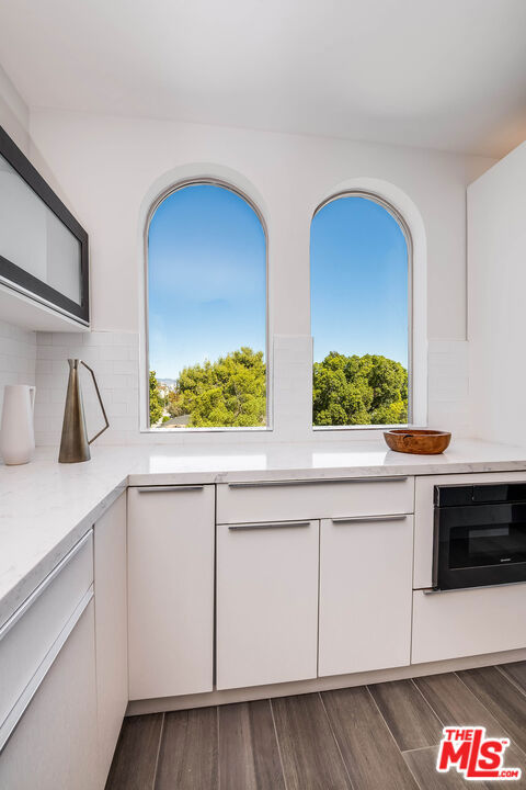 11218 Camarillo Street, 406 photo 14