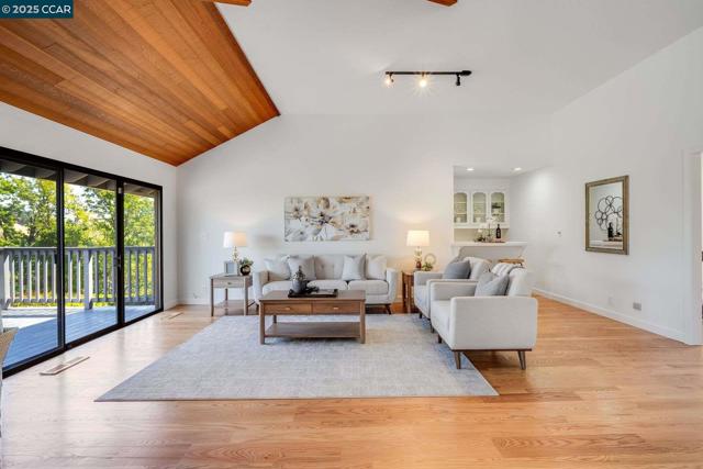 36 Candlewood Place, Walnut Creek CA: https://media.crmls.org/mediaz/b52b88a9-c4a4-4c94-957f-0ba54ca288ba.jpg