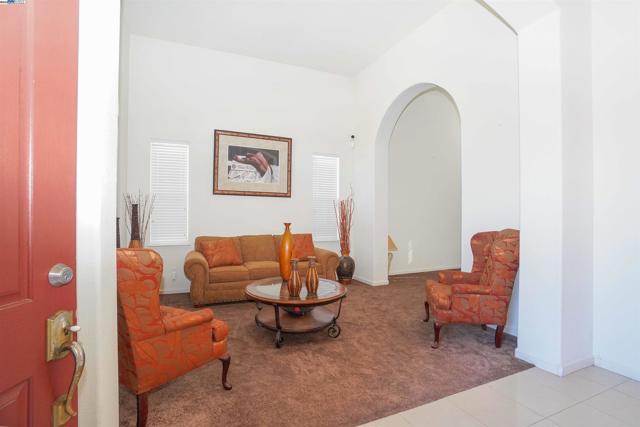 5018 Southport Ct, Antioch CA: https://media.crmls.org/mediaz/b52ba66c-d3ec-4585-94e4-fe16b6c7edb9.jpg