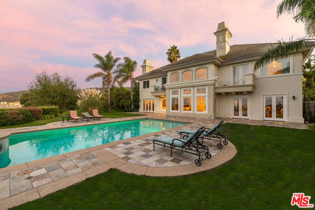 19016 Devonport Lane, Tarzana CA: https://media.crmls.org/mediaz/b52bd149-f0e6-41fe-a81a-4610568d5c91.jpg