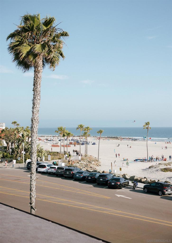 https://media.crmls.org/mediaz/b52bd3cd-caeb-4994-ae02-0c4da6d70cfa.jpg?preset=X-Large