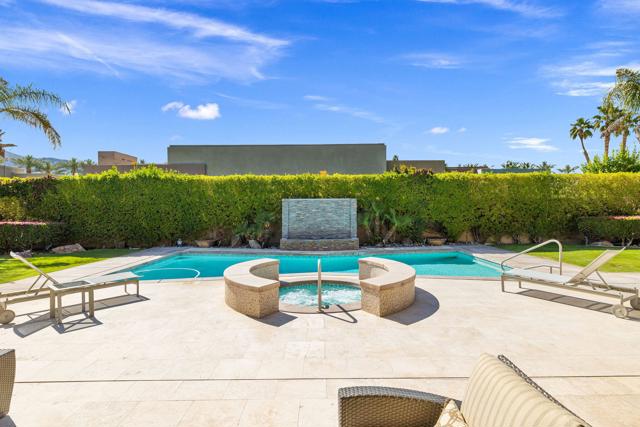 28 Sun Ridge Circle, Rancho Mirage CA: https://media.crmls.org/mediaz/b52be687-9e8a-4ddf-a106-4881c13f27d5.jpg