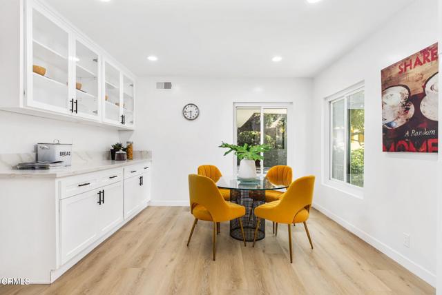 709 Wilson Court, Burbank CA: https://media.crmls.org/mediaz/b52cb2f2-9115-4b39-adf2-95731dfc8fb3.jpg