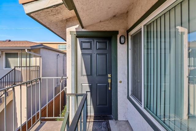 4043 Utah St, San Diego CA: https://media.crmls.org/mediaz/b52d52c8-8a69-40b0-8dba-cc97b87b7ba9.jpg