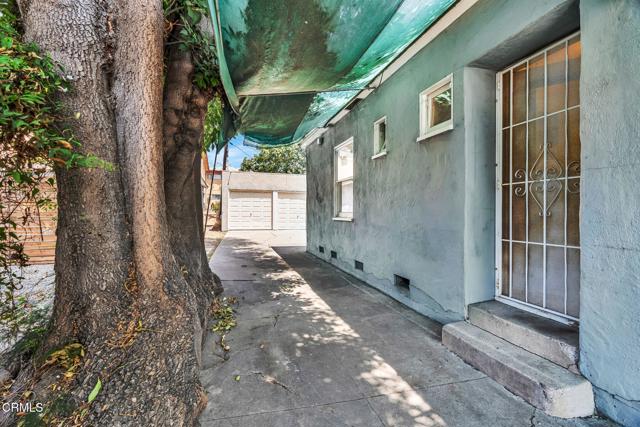 4419 4419 1/2 Corliss Street, Los Angeles CA: https://media.crmls.org/mediaz/b52dc41d-2a18-42b2-8339-4e0b52a3d65f.jpg