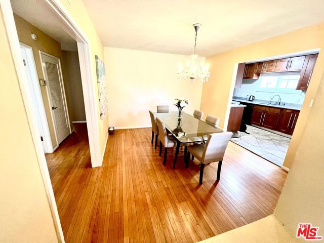 4340 Sepulveda Boulevard, Sherman Oaks CA: https://media.crmls.org/mediaz/b52dc52b-2f3a-428d-b25d-94adac2fa75f.jpg