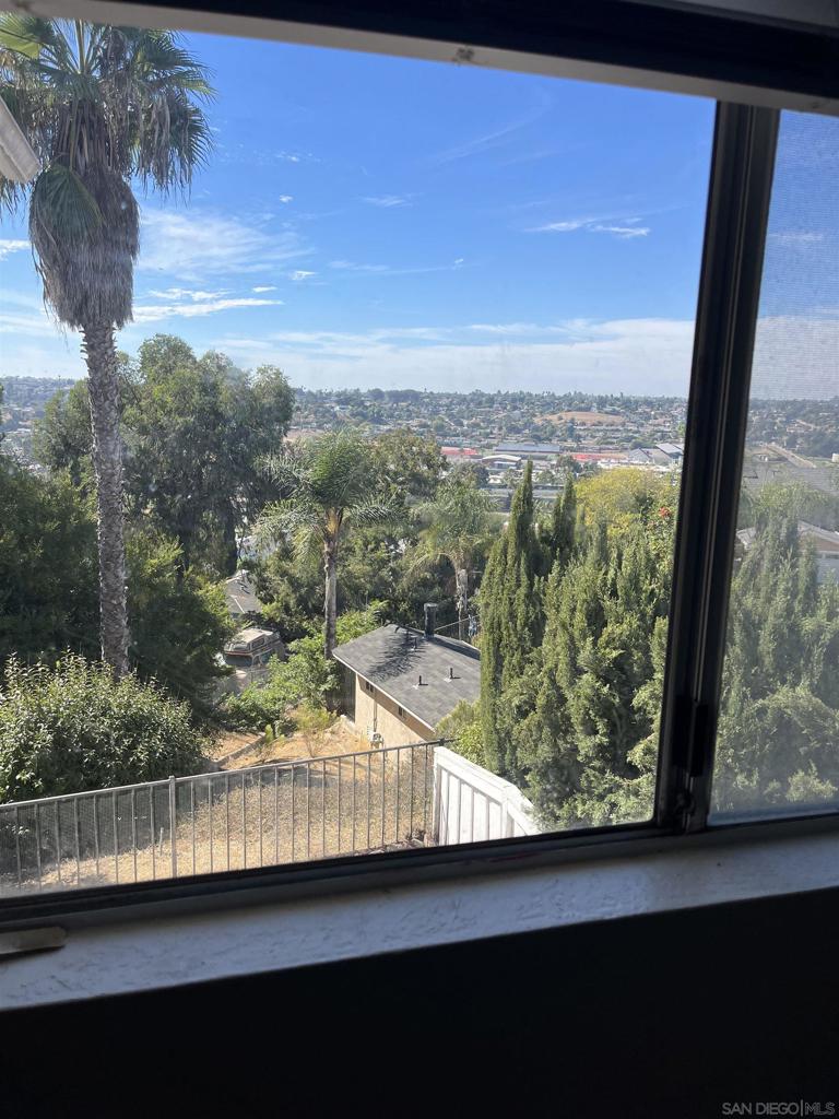 https://media.crmls.org/mediaz/b52de973-c34b-49f9-a6f0-a17331b124a8.jpg?preset=X-Large