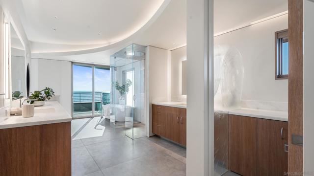 1230 Neptune Ave, Encinitas CA: https://media.crmls.org/mediaz/b52e9d98-79cd-4c87-824f-0818513425d7.jpg