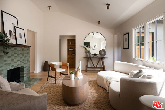 12227 La Maida Street photo 3