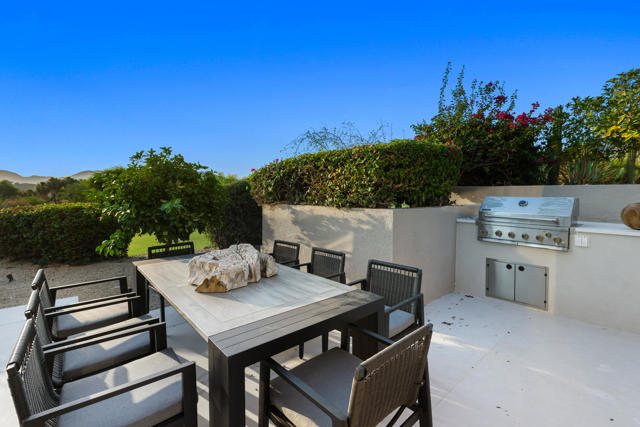 160 Kiva Drive, Palm Desert CA: https://media.crmls.org/mediaz/b52f1aba-4a20-472c-81a7-acd3fc84c36c.jpg
