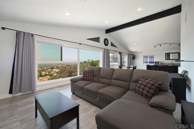 1656 Maria Avenue, Spring Valley CA: https://media.crmls.org/mediaz/b52fd09d-efaf-406d-b9c2-a2d552ba021f.jpg