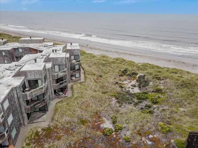 101 Shell Drive, Watsonville CA: https://media.crmls.org/mediaz/b52ff87f-2834-433c-8bb4-ffb69e5ade95.jpg