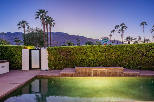 590 N Plaza Amigo, Palm Springs, CA 92262