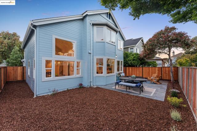 102 Waterview Dr, Richmond CA: https://media.crmls.org/mediaz/b5310aed-9c40-4734-be56-cf1444c66a53.jpg