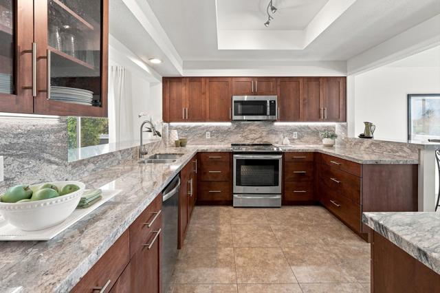 752 Vista Lago Drive N, Palm Desert, CA 92211