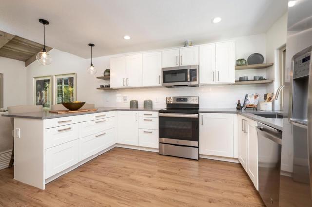 38 Weepingridge Court, San Mateo CA: https://media.crmls.org/mediaz/b531d881-5570-4c7d-acf7-2acc934097ea.jpg