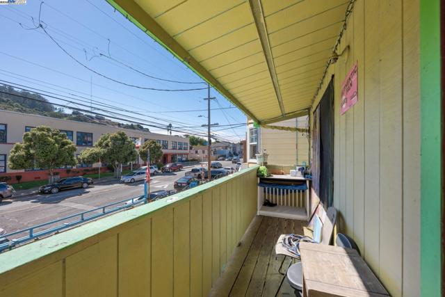 1018 Gilman Ave, San Francisco CA: https://media.crmls.org/mediaz/b531fec0-cf76-4732-9565-53ed2654f010.jpg