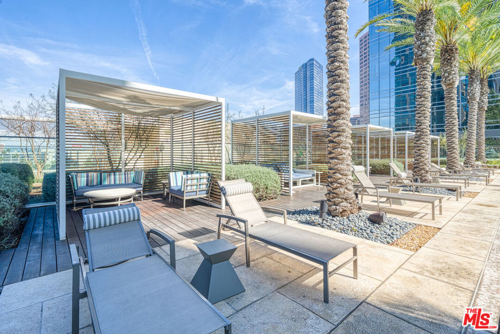 https://media.crmls.org/mediaz/b532c921-cf27-4765-879c-7f86f6865520.jpg?preset=X-Large