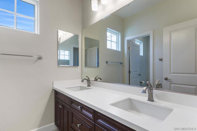 13571 Lopelia Meadows Pl, San Diego CA: https://media.crmls.org/mediaz/b5332654-51cd-4a0d-8f9f-f3b0cbbfc93e.jpg