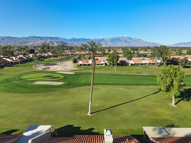 41809 Preston Trail, Palm Desert CA: https://media.crmls.org/mediaz/b533dfc4-c926-4fff-baee-d7f92ac04800.jpg