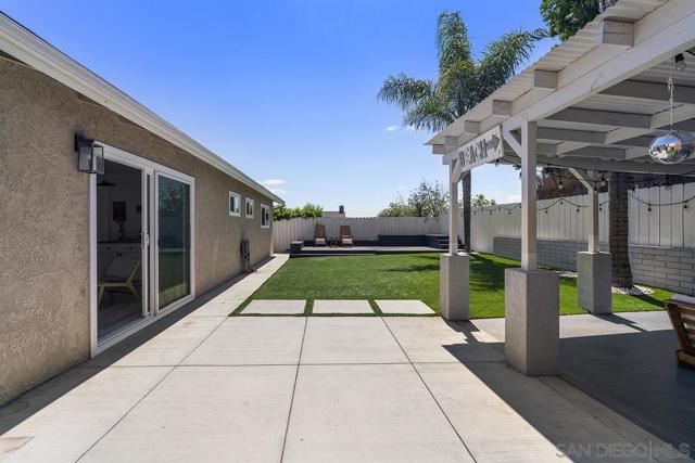 4838 Mount Saint Helens Dr, San Diego CA: https://media.crmls.org/mediaz/b5340c00-4bdf-493a-bee6-1b3e487ce55b.jpg