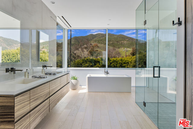 5601 Kanan Dume Road, Malibu CA: https://media.crmls.org/mediaz/b534aa7d-557c-45fa-984f-9b9e84e48a1f.jpg