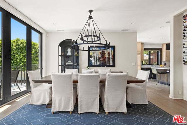 16820 Oak View Drive, Encino CA: https://media.crmls.org/mediaz/b534b462-1631-49ff-8220-f7ac2ded83c8.jpg