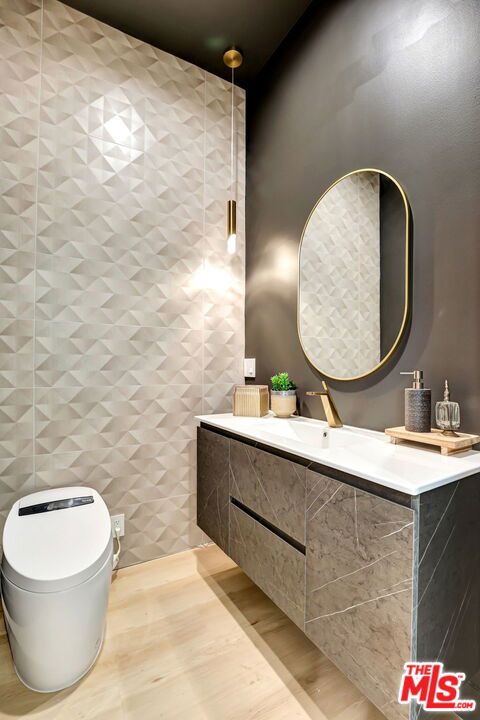 5730 Lasaine Avenue, Encino CA: https://media.crmls.org/mediaz/b534c268-f8b5-426d-9bc3-5857a09b37ec.jpg