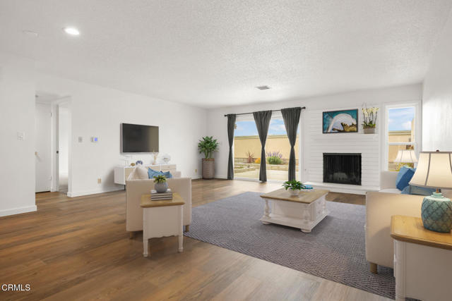 2247 Camilar Drive, Camarillo CA: https://media.crmls.org/mediaz/b535c7eb-1706-4af7-8da5-5d6bffbdfee4.jpg