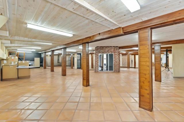 251 Middlefield Road, Palo Alto CA: https://media.crmls.org/mediaz/b535d1d9-4240-4ff8-b7d3-321a6b3a57f5.jpg