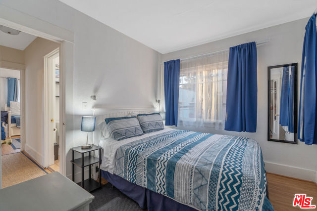 41 Vicente Terrace, Santa Monica CA: https://media.crmls.org/mediaz/b53641bd-7334-42a8-8dc3-5e5d28d78211.jpg