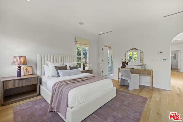 736 S Cloverdale Avenue, Los Angeles CA: https://media.crmls.org/mediaz/b5364bae-b933-4167-aea6-6b2f63837cf6.jpg