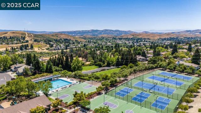 29 Blue Haven Ct, Danville CA: https://media.crmls.org/mediaz/b537d19b-7792-43a3-9381-222e99845659.jpg