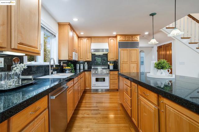 1415 Vancouver Ave, Burlingame CA: https://media.crmls.org/mediaz/b5386423-f77c-46ff-9916-5cb34f283d3f.jpg